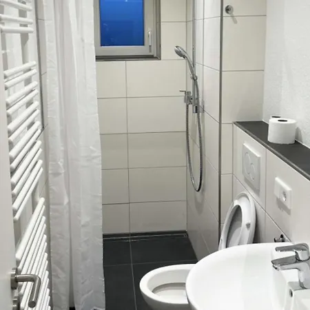 Work And Sleep 6 Pers Bahnhofsnah Monteure Und Gruppen D6 * دوسلدورف